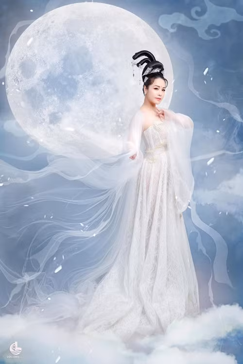 Năm 2020, Nhật Kim Anh hóa chị Hằng gợi cảm.