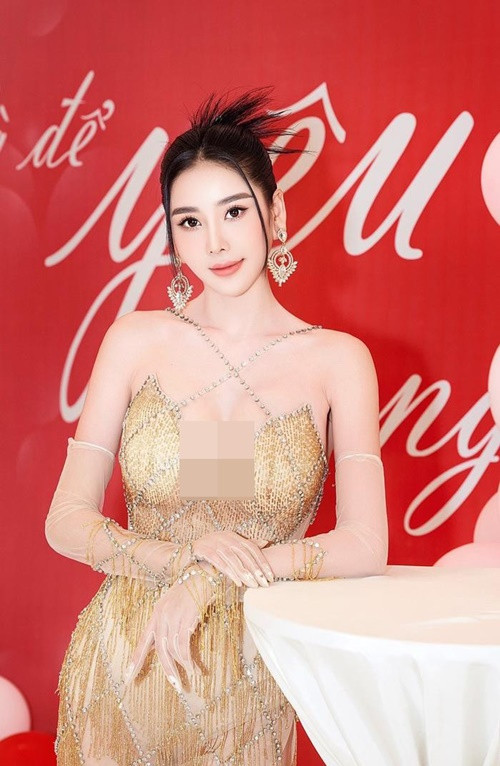 Trịnh Thanh Hồng mặc táo bạo khi dự sự kiện. Ảnh: Saostar.