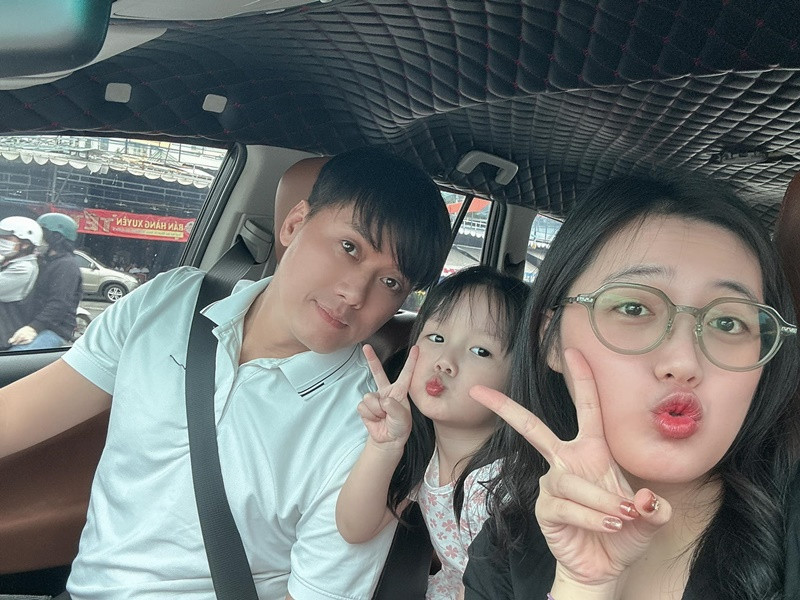 Sở hữu vẻ ngoài đáng yêu, từ khi 5 - 6 tháng tuổi, Bào Ngư đã có cát-sê riêng khi chụp ảnh quảng cáo với bố.