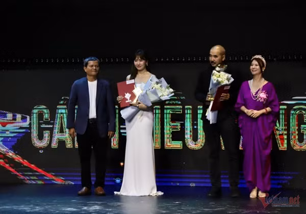 Tran Thanh - Thai Hoa vang mat du thang lon o Canh dieu Vang 2023