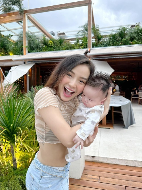 Hành trình tìm con của Phương Trinh Jolie mất khoảng 200 triệu đồng. Hồi cuối tháng 6 vừa qua, cô đã sinh con trai.