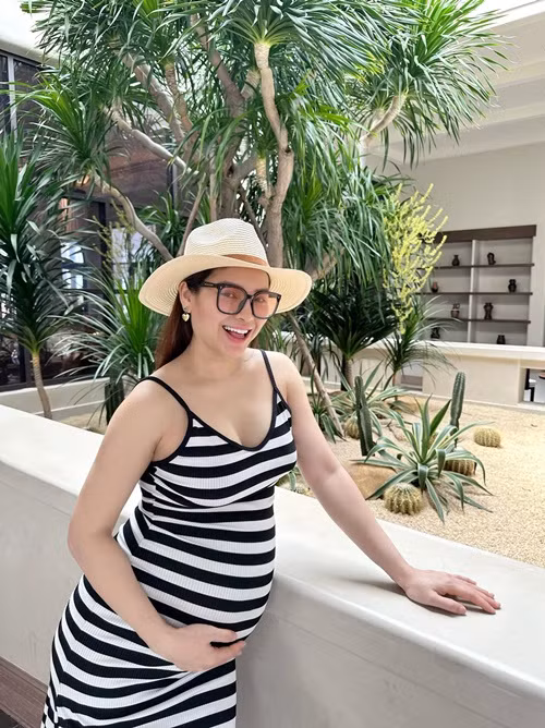 Phương Trinh Jolie kích trứng hai lần mới đủ số lượng để tạo phôi. Sau đó, một phôi thai đã được cấy vào cơ thể của Phương Trinh Jolie, 4 phôi còn lại được trữ đông.