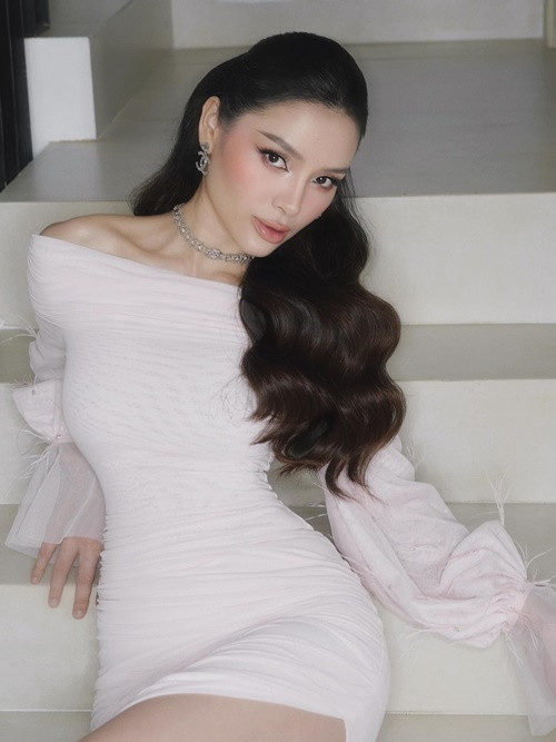 Phương Trinh Jolie bị bệnh lạc nội mạc tử cung. May mắn, nữ diễn viên phát hiện sớm bệnh tình nên vẫn có thể kích trứng để tạo phôi và mang thai.