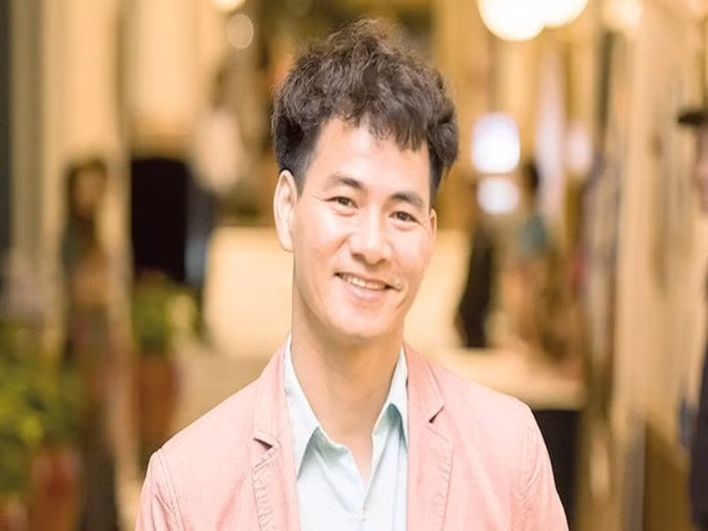Nhiều người chỉ trích Xuân Bắc có thái độ bề trên, coi thường khán giả. Giữa ồn ào, anh khẳng định, bài đăng chỉ là câu chuyện cá nhân và không hề có ý làm tổn thương, xúc phạm khán giả. “Tuy nhiên, qua dư luận, câu chuyện của tôi đã gây hiểu nhầm cho một số khán giả. Tôi chân thành xin lỗi khán giả về điều này và mong muốn được khán giả tiếp tục đồng hành, ủng hộ", Xuân Bắc nói. Ảnh: VOV.
