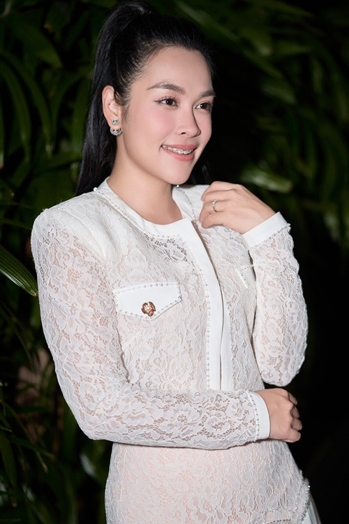 "Mai sân si và trịch thượng. Sân si không biết vì lẽ gì nhưng trịch thượng có thể vì Mai quen mình là cô giáo, quen nhìn xuống mà nói chuyện”, người này viết. Ảnh: FBNV.