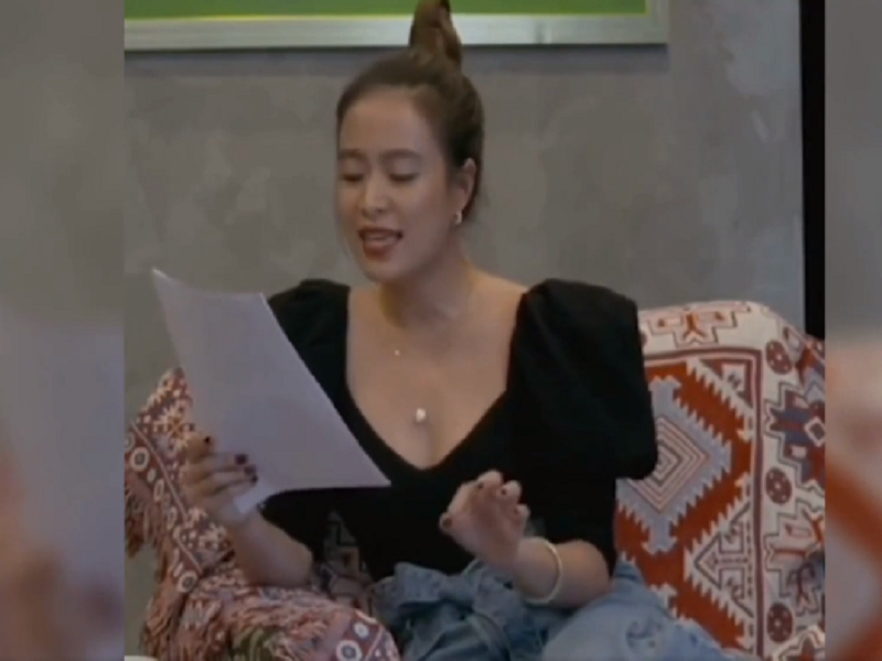 Hồi tháng 2, đoạn clip Hoàng Thùy Linh hát "chay" vài câu trong bài Kẻ cắp gặp bà già gây chú ý. Nhiều khán giả nhận xét nữ ca sĩ hát như hết hơi. Ảnh chụp màn hình.