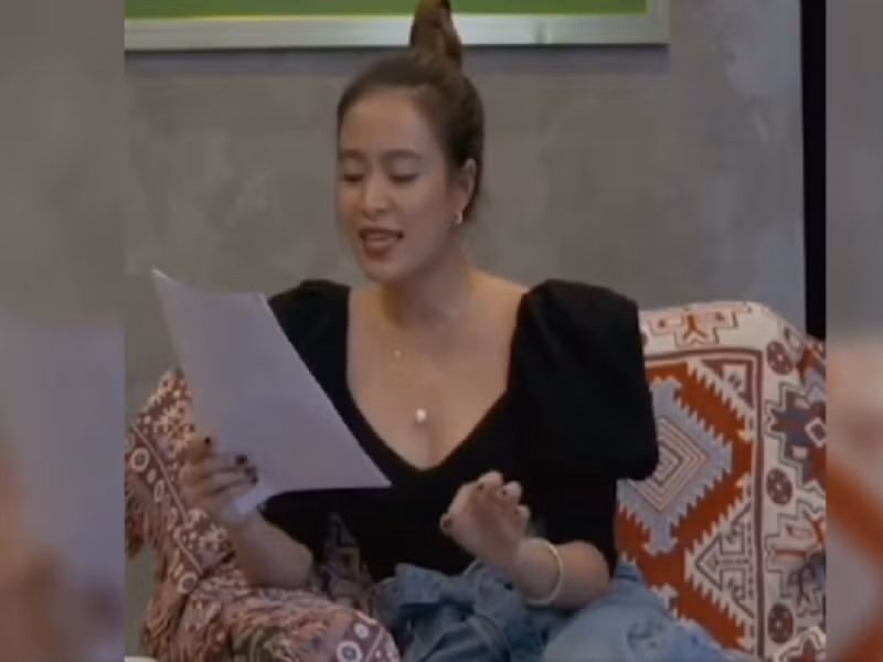 Hồi tháng 2, đoạn clip Hoàng Thùy Linh hát "chay" vài câu trong bài Kẻ cắp gặp bà già gây chú ý. Nhiều khán giả nhận xét nữ ca sĩ hát như hết hơi. Ảnh chụp màn hình.