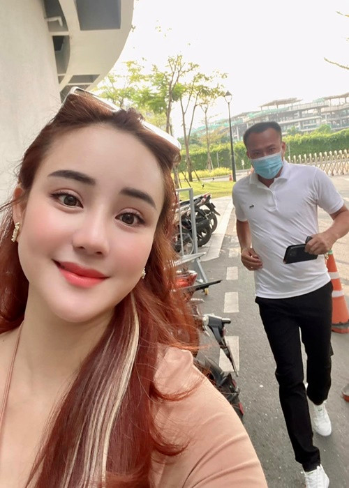 Mới đây, nữ ca sĩ cho biết, luật sư của cô không yêu cầu hoãn phiên xét xử bà Hằng. Ảnh: FBNV.