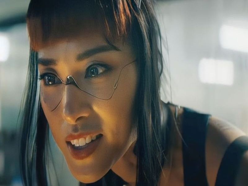 Mới đây, The Creator – Kẻ kiến tạo ra rạp tại Việt Nam. Dự án có sự tham gia diễn xuất của Ngô Thanh Vân. Vai diễn của cô là người máy AI có tên Kami. Đáng chú ý, Kami có một cảnh nói tiếng Việt. Ngoài ra, thời lượng lên hình của Ngô Thanh Vân là 10 phút. Ảnh: Dân Việt.