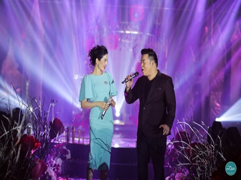 Cát-sê của Lệ Quyên hiện tại lên đến hàng trăm triệu đồng. Lệ Quyên từng chia sẻ: “Tôi từng được mời hát đám cưới ở TP.HCM. Tôi đã nói với họ là không hát, còn nếu hát chỉ hát với giá rất cao. Tôi hét giá 15.000 USD (hơn 300 triệu đồng) để họ từ bỏ ý định, ai ngờ họ đồng ý luôn”. Ảnh: Dân Việt.