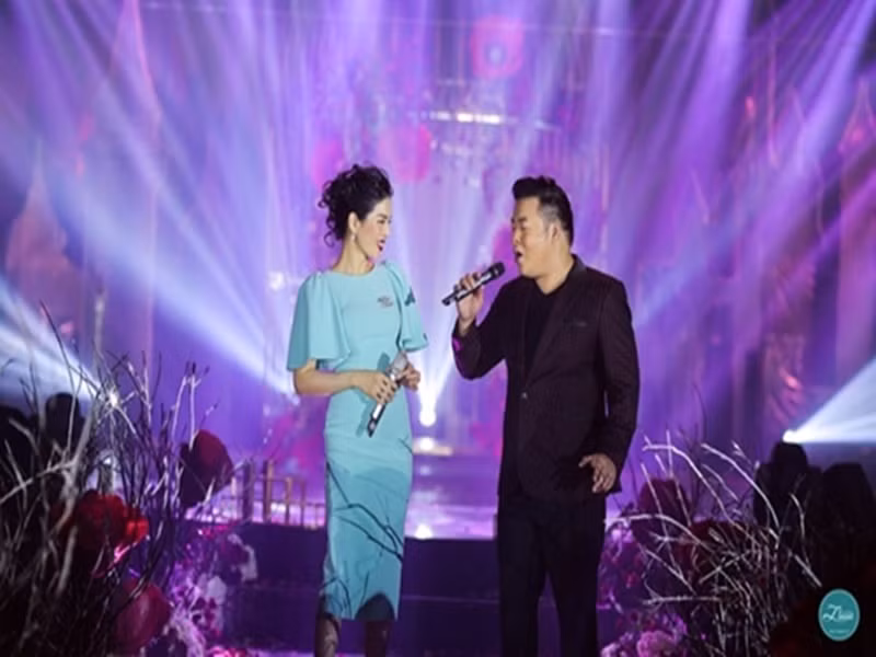 Cát-sê của Lệ Quyên hiện tại lên đến hàng trăm triệu đồng. Lệ Quyên từng chia sẻ: “Tôi từng được mời hát đám cưới ở TP.HCM. Tôi đã nói với họ là không hát, còn nếu hát chỉ hát với giá rất cao. Tôi hét giá 15.000 USD (hơn 300 triệu đồng) để họ từ bỏ ý định, ai ngờ họ đồng ý luôn”. Ảnh: Dân Việt.