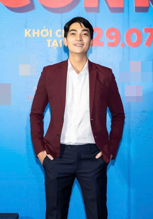 Con gái Khương Ngọc chưa lộ diện hoàn toàn. Nam diễn viên cho biết, anh không giấu con, bạn bè anh đều biết. "Chỉ là tôi không công bố với khán giả. Tôi thấy không thoải mái và cho rằng việc đó cũng không cần thiết", Khương Ngọc nói. Ảnh: FBNV.