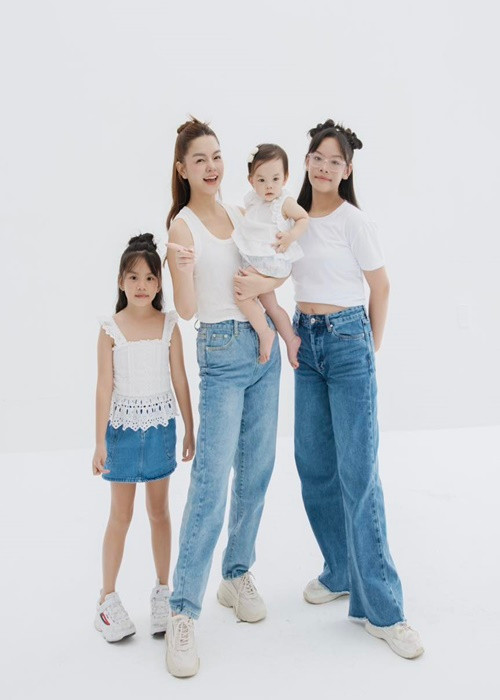 Phạm Quỳnh Anh có cuộc sống bình yên, hạnh phúc bên ba cô con gái và người yêu sau 5 năm ly hôn.