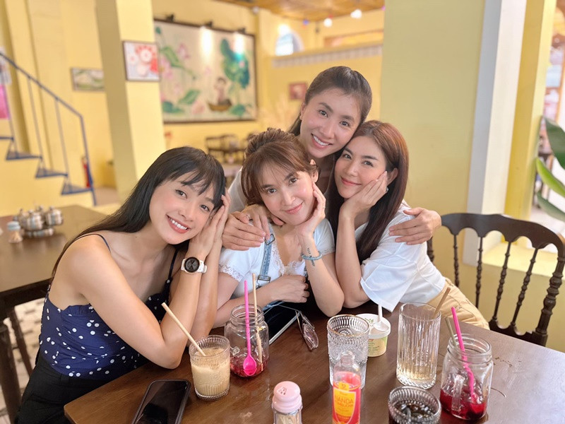 Nhóm hội ngộ để chúc mừng công việc kinh doanh của Nguyệt Ánh. Ảnh: FBNV.