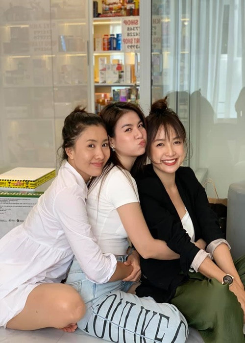 Các nữ diễn viên phim Cổng mặt trời đều đã kết hôn. Ảnh: FBNV.