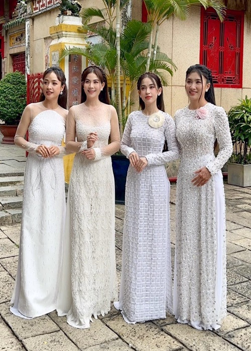 Dàn nữ diễn viên phim Cổng mặt trời thường xuyên hội ngộ trong các dịp quan trọng của nhau như đám cưới, sinh nhật. Ảnh: FBNV.