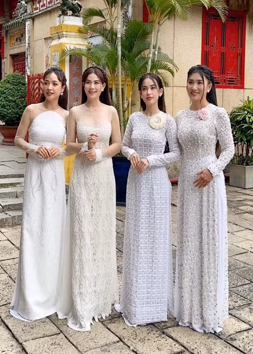 Dàn nữ diễn viên phim Cổng mặt trời thường xuyên hội ngộ trong các dịp quan trọng của nhau như đám cưới, sinh nhật. Ảnh: FBNV.