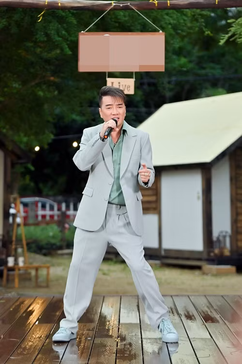 Cát-sê đi hát của Đàm Vĩnh Hưng lên đến hàng trăm triệu đồng. Ảnh: FBNV.