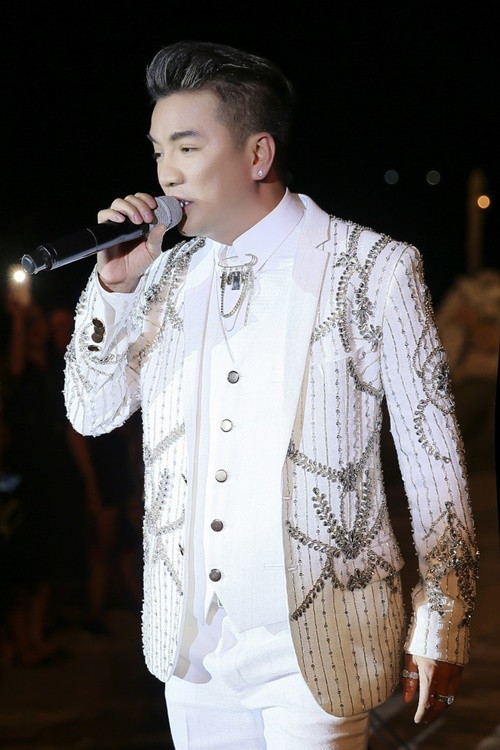 Mr Đàm chia sẻ, anh xác định mang lời ca tiếng hát phục vụ công chúng. Bởi vậy, ai có nhu cầu và nam ca sĩ thấy hợp lý thì anh sẽ nhận. Ảnh: Người Lao Động.