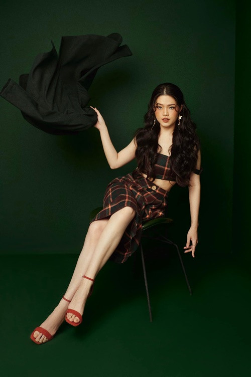 Tân Hoa hậu Nhân ái Việt Nam Trần Mỹ Huyền đang làm người mẫu tự do. Ảnh: FBNV.