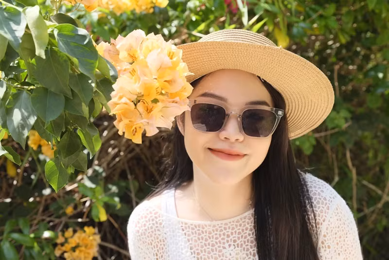 Nhan sắc của Mỹ Huyền ở đời thường vẫn gây ấn tượng dù cô không trang điểm, ăn mặc lộng lẫy. Ảnh: FBNV.