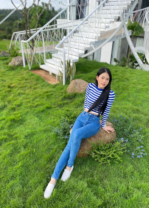 Mỹ Huyền từng chia sẻ, phối đồ là một trong những thế mạnh của cô. Theo người đẹp, phong cách thời trang cá nhân rất quan trọng, nó thể hiện được khí chất, thần thái của mỗi người. Ảnh: FBNV.