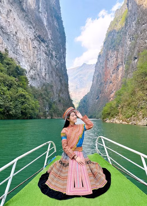 Mỹ Huyền hóa thân cô gái H'mông xinh đẹp ở Hà Giang. Ảnh: FBNV.