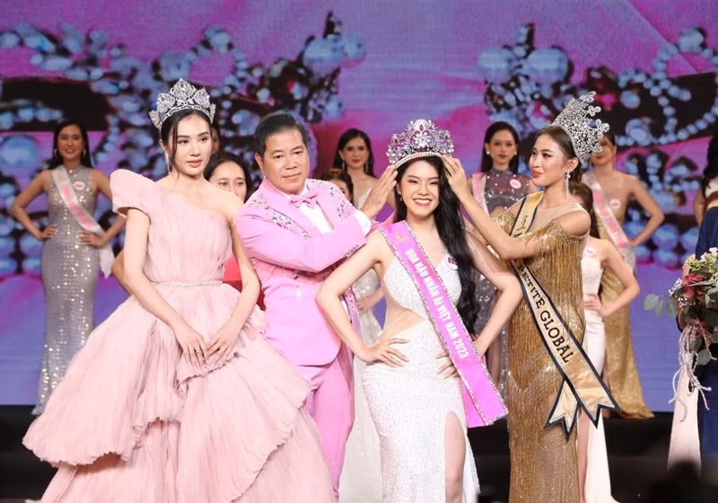 Tai sac tan Hoa hau Nhan ai Viet Nam Tran My Huyen