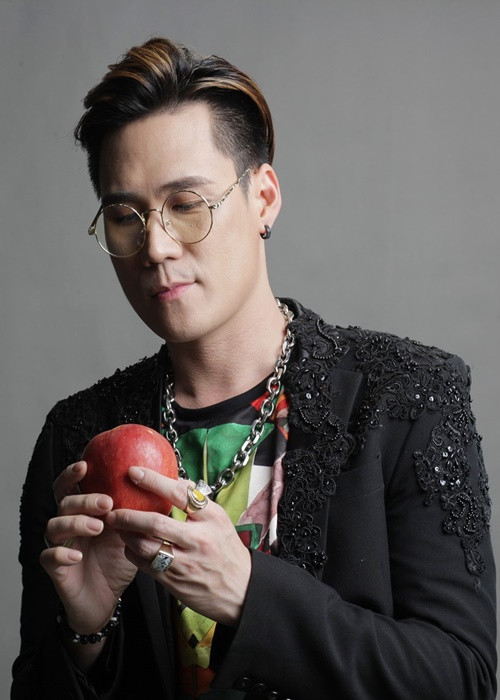 Phía giọng ca Chiếc khăn gió ấm không phản hồi về thông tin vợ là bà Vũ Thị Thúy. Ảnh: FBNV.