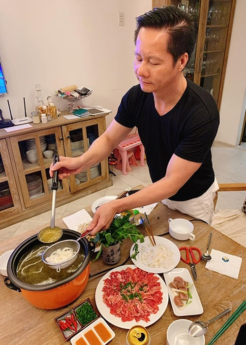 Về sự thay đổi của đại gia Đức An, Phan Như Thảo khẳng định cô không làm gì cả. "Tôi chỉ cho chồng mình một gia đình, còn lại anh ấy tự học làm chồng làm cha và hạnh phúc với điều đó", người đẹp bày tỏ. Ảnh: FBNV.