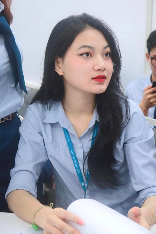 Thu Trang chia sẻ trên trang cá nhân, cô đang theo học khoa Chính trị Quốc tế và Ngoại giao tại Học viện Ngoại giao. Ảnh: FBNV.