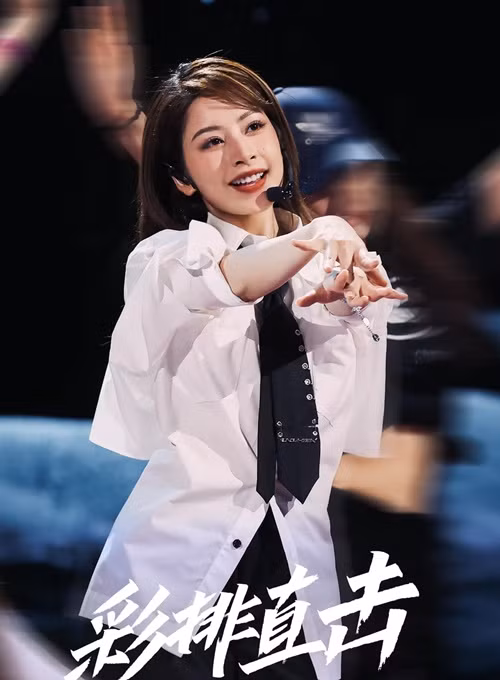 Sau Tỷ tỷ đạp gió rẽ sóng, Chi Pu đắt show ở Trung Quốc. Cô tham gia chương trình truyền hình như: Lễ tốt nghiệp không giới hạn, Hương vị Trung Hoa, Xin chào thứ 7.