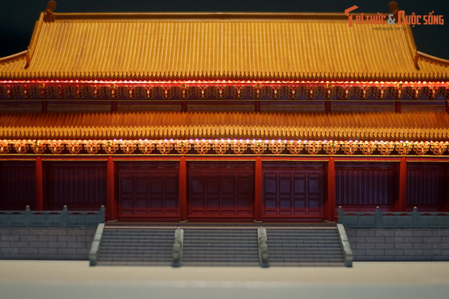 Ngoài ra, tại hố đào phía đông điện Kính Thiên, cùng vị trí phát hiện các loại bình áng, còn tìm thấy xà góc, rui hiên và thượng lương. Đây là những cấu kiện quan trọng liên quan đến kết cấu bộ khung giá đỡ mái và hình thái bộ mái của công trình kiến trúc đấu củng.