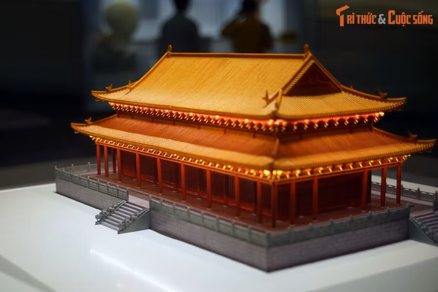 Sau quá trình phục dựng, mô hình 3D về chính điện Kính Thiên đã được trưng bày trang trọng tại sảnh chính Bảo tàng Hà Nội, đem lại cho công chúng một hình dung tương đối hoàn chỉnh về những lầu son gác tía của Hoàng thành Thăng Long trong một thời kỳ lịch sử huy hoàng.