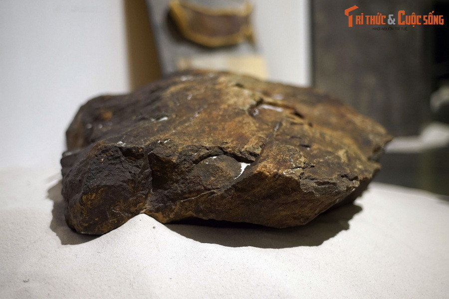 Để hiểu được giá trị có “1-0-2” của vật trông chẳng khác gì những cục đá mà chúng ta có thể bắt gặp bên đường ở đâu đó này, cần nhìn lại lịch sử hình thành kéo dài hàng tỉ năm của Trái đất.