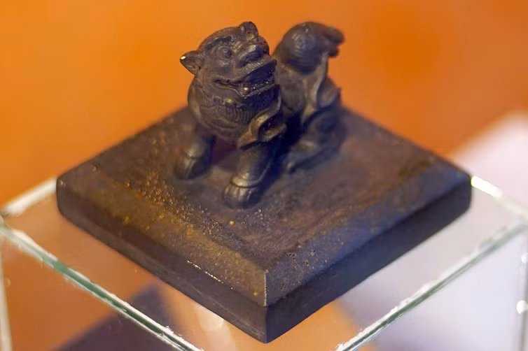 3. Được lưu giữ tại Bảo tàng TP HCM, ấn đồng “ Tả Quân chi ấn” là một hiện vật gắn với Tả quân Lê Văn Duyệt, một nhân vật có vai trò quan trọng trong lịch sử của Sài Gòn và Nam Bộ.