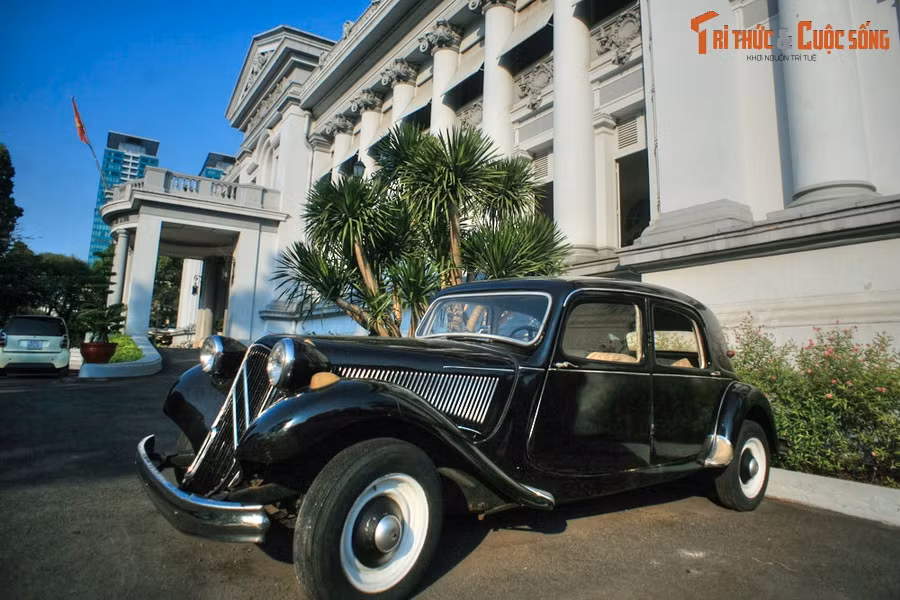 Đó là những đối tượng có thể “ngủ khách sạn Continental, khách sạn Majestic, ăn thịt bò beefsteak, uống rượu chát vùng Bordeaux, thưởng thức xì gà La Habana, săn bò rừng, lấy da cọp, hút thuốc phiện...” ở đô thị lớn nhất Đông Dương thời đó. Ảnh: Tòa nhà Bảo tàng TP HCM, từng là nơi ở của các Phó Toàn quyền người Pháp ở Sài Gòn thời thuộc địa.