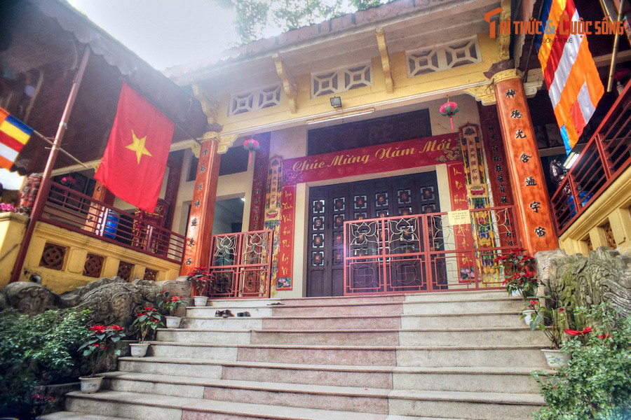 Năm 1949, chùa Ngũ Xã bị hủy hoại sau một trận hỏa hoạn lớn. Hòa thượng Thích Mật Đắc đã cho xây dựng lại chùa theo kiến trúc Phật giáo Việt Nam hiện đại với chính điện nằm bên trên một tầng lầu, có các bậc cấp dẫn lên. Công trình hoàn thành năm 1951.