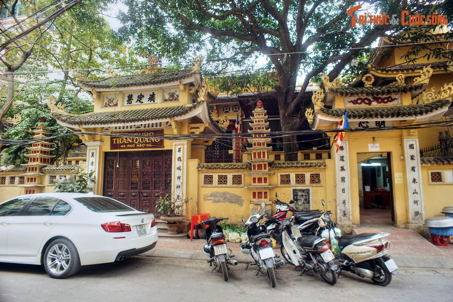 Nằm giữa bán đảo Ngũ Xã, thuộc địa phận quận Ba Đình, thành phố Hà Nội, chùa Ngũ Xã (tên chữ là Thần Quang tự hay Phúc Long tự) là ngôi chùa mang nhiều nét đặc biệt về lịch sử và kiến trúc – nghệ thuật.