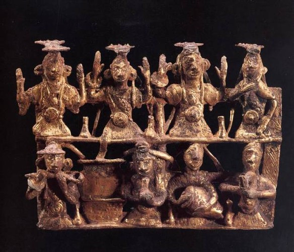 Các vũ công và nhạc công trong một buổi biểu diễn.