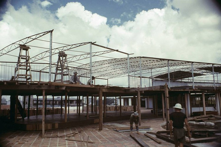 Các hạng mục trên tầng thượng đang được thi công, 1968. Công ty Vàng bạc Đá quý TP.HCM điều hành lại cơ sở này từ năm 1992 với tên là ITC. Đến năm 2002, nơi đây xảy ra một trận hỏa hoạn gây thiệt hại lớn về người và của.