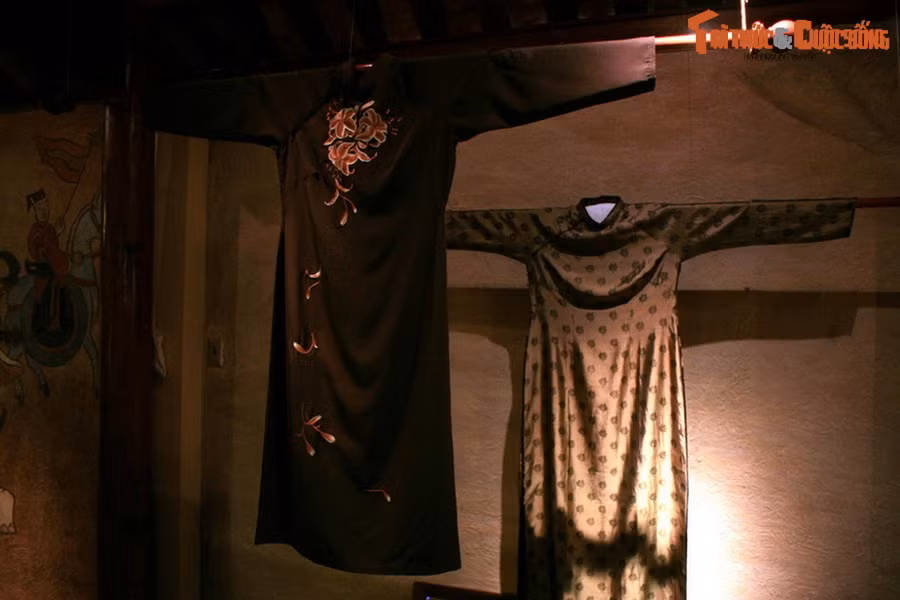 Đặc biệt, Bảo tàng Áo dài còn sở hữu nhiều bộ áo dài từng được những phụ nữ nổi tiếng của Việt Nam mặc, như NSND Trà Giang, các nhà ngoại giao Nguyễn Thị Bình và Tôn Nữ Thị Ninh.