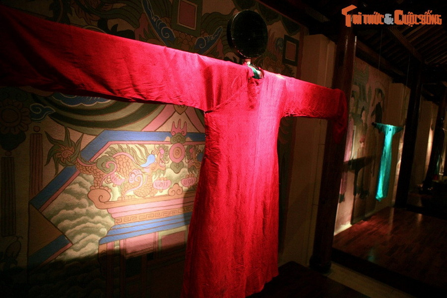 Du khách ghé thăm bảo tàng sẽ không khỏi bất ngờ khi được nhìn tận mắt những kiểu áo dài từng thịnh hành trong lịch sử, như áo dài 5 thân đầu thế kỷ 19, áo dài tân thời những năm 1930-1940, áo dài hippy những năm 1968-1975...