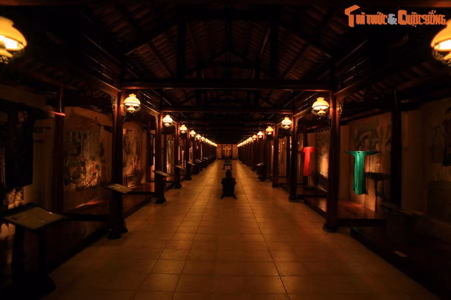 3. Tọa lạc tại số 206/19, 30 Long Thuận, TP Thủ Đức, Bảo tàng Áo dài là nơi đang sở hữu một bộ sưu tập đồ sộ các kiểu mẫu áo dài của phụ nữ Việt qua nhiều thời kỳ khác nhau.