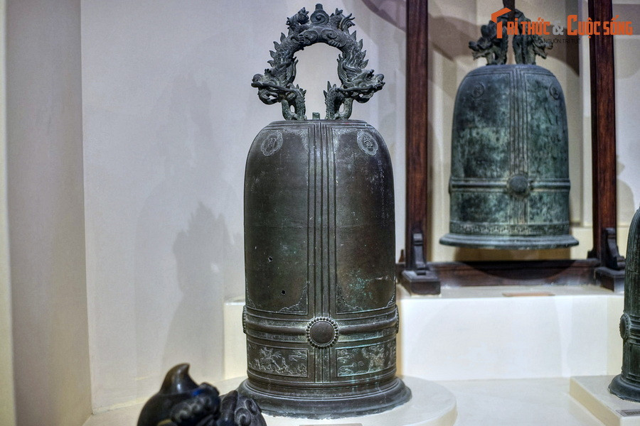 Chuông cổ thời nhà Nguyễn, niên hiệu Thiệu Trị 3 (1843), có nguồn gốc từ chùa Lăng Môn.