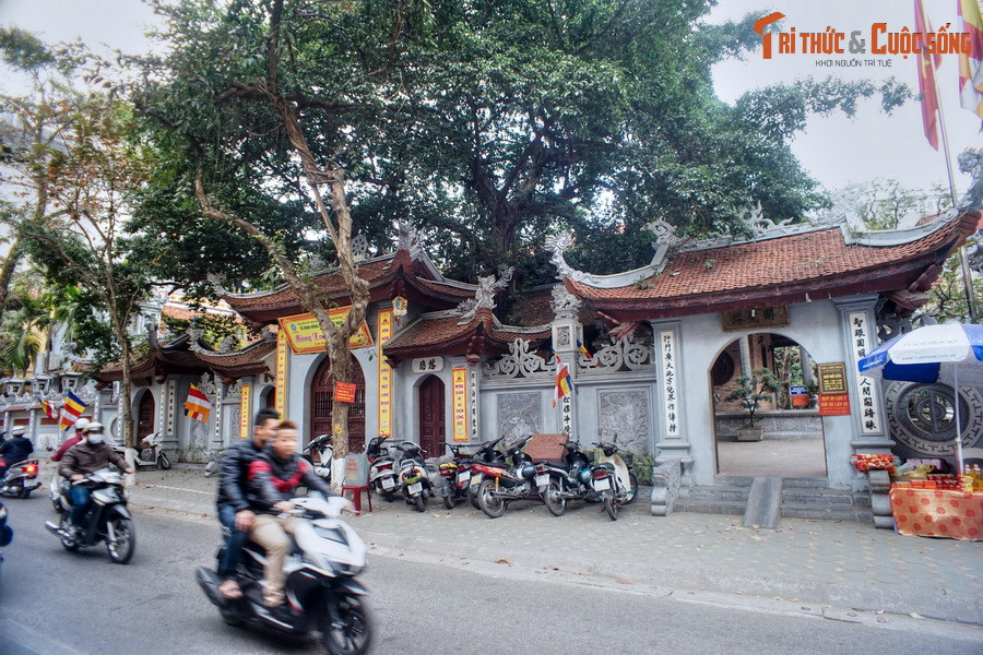 Tương truyền ngôi chùa này được khởi lập từ thời nhà Lý. Nơi đây được biết đến như chốn tổ của phái Tào Động, một trong hai phái lớn của Phật giáo ở miền Bắc Việt Nam thời xưa.