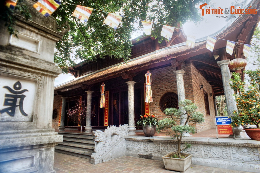 Theo các sử liệu, chùa đã trải qua nhiều lần sửa chữa lớn vào các năm 1699, 1703, 1812, 1894, 1920, 1946, 2010. Phạm vi chùa trước kia khá lớn, sang thời Pháp thuộc bị thu lại như hiện nay.