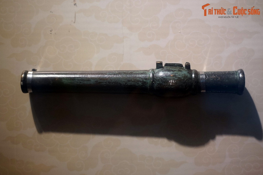 111 hiện vật trong bộ sưu tập vũ khí Giảng Võ trường đã được Thủ tướng chính phủ công nhận là Bảo vật quốc gia theo Quyết đinh số 41/QĐ-TTg ngày 30/1/2023. Ảnh: Một khẩu súng lệnh trong bộ sưu tập vũ khí trường Giảng Võ.