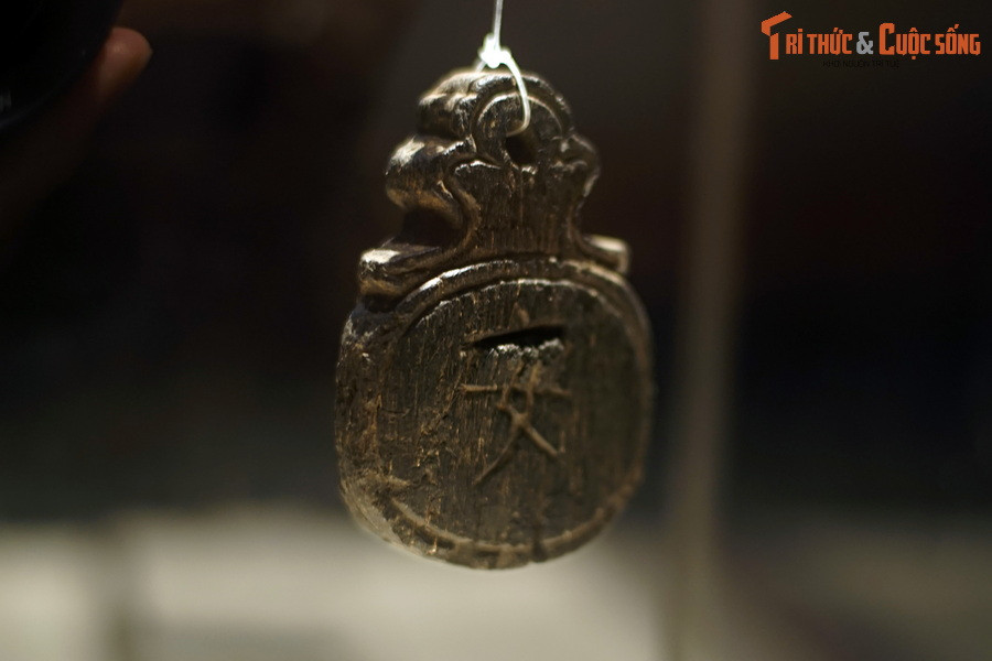 Sách có đoạn viết: “Năm 1613, Chúa Trịnh phong cho Đỗ Bá Hợp, tự là Minh Thông chức An Đông tướng quân đi dẹp loạn Phùng Lâm, vùng Hải Đông”.