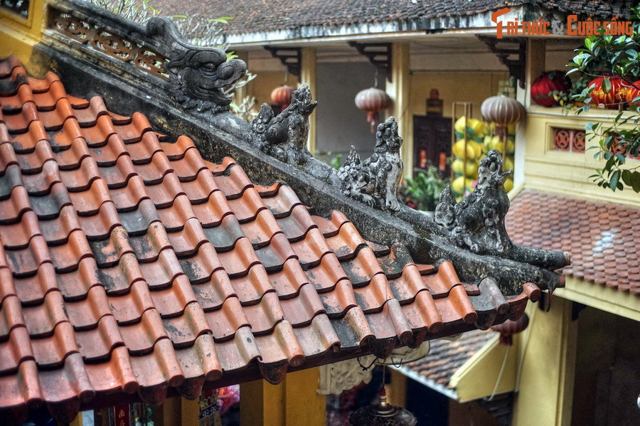 Vì sứ thần các nước này theo đạo Phật nên một ngôi chùa đã được dựng trong khuôn viên Quán Sứ để họ có điều kiện hành lễ. Theo các biến động của thời cuộc, nhà Quán Sứ không còn, nhưng ngôi chùa thì vẫn tồn tại để phục vụ nhu cầu tín ngưỡng của người dân, được gọi là chùa Quán Sứ.